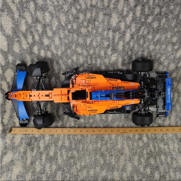 LEGO Technic Race Set 42141 McLaren Formula 1 Team 2022 Race Car W/ Box & Manual - Picture 14 of 15